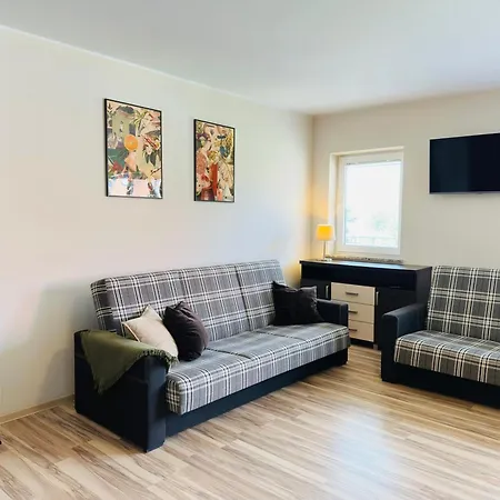 Piaskowy Dom ホームステイ ヤンタル